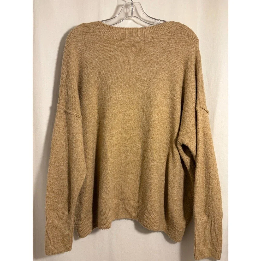 Vince Camuto Beige Knit Sweater with Red Heart – Size L - Picture 2 of 4